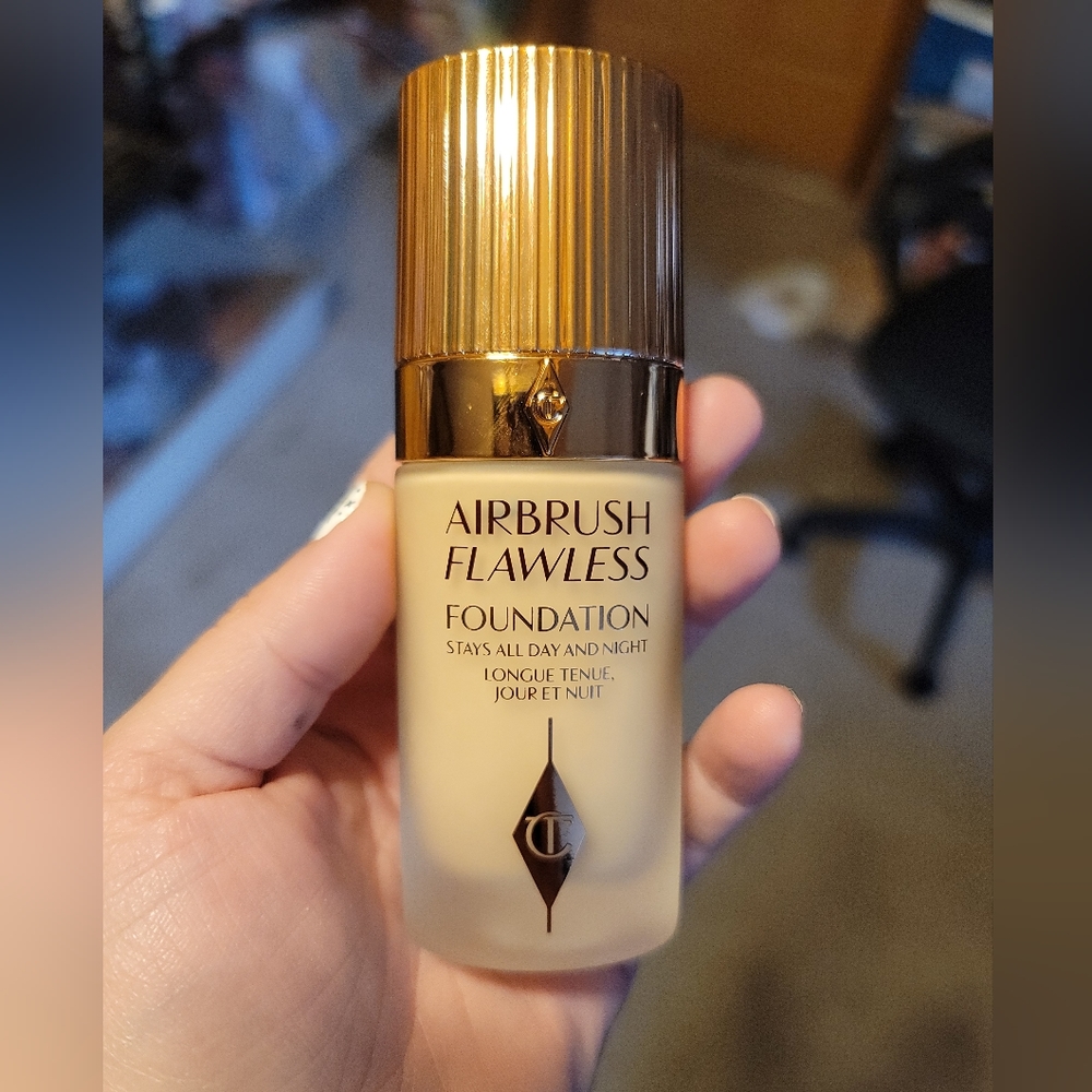 Charlotte Tilbury Airbrush Flawless Foundation- 2 Neutral